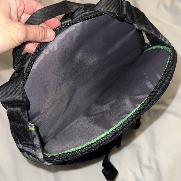 Case Logic large laptop backpack, fits 15-16” laptops - Picture 6 of 8